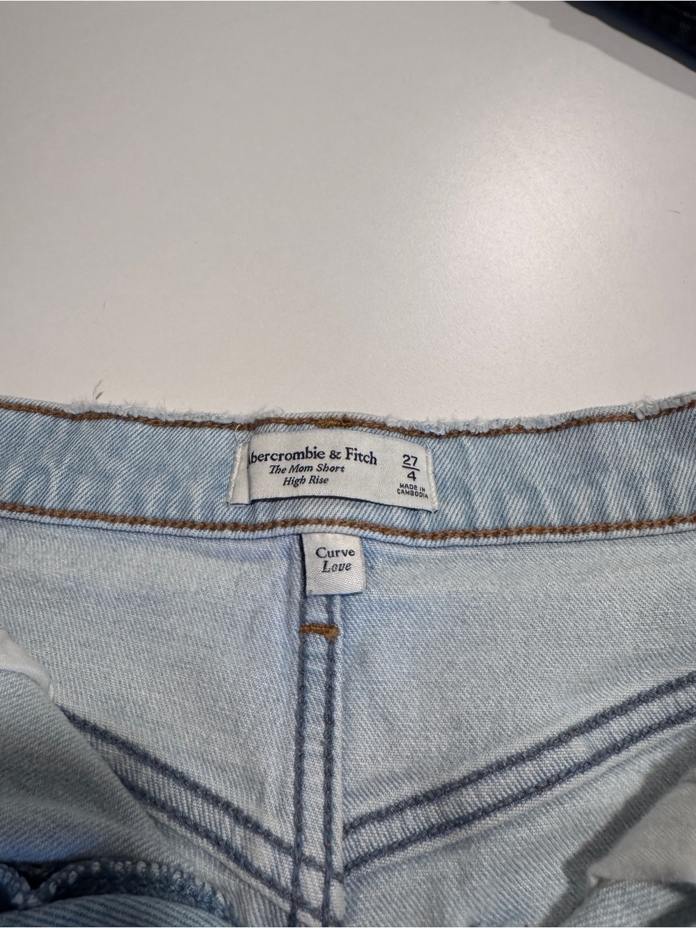Abercrombie & Fitch Curve Love High-Rise Mom Short - Picture 2 of 3
